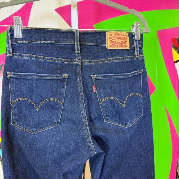 Levi's 724 High Rise Skinny Classic Blue Jeans with Gold Stitching. Size 26. - Picture 4 of 9